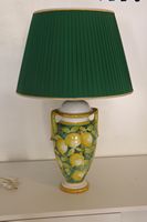 lampada da tavolo in ceramica con paralume a pieghe