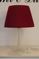 lampada da tavolo in vetro con paralume rosso