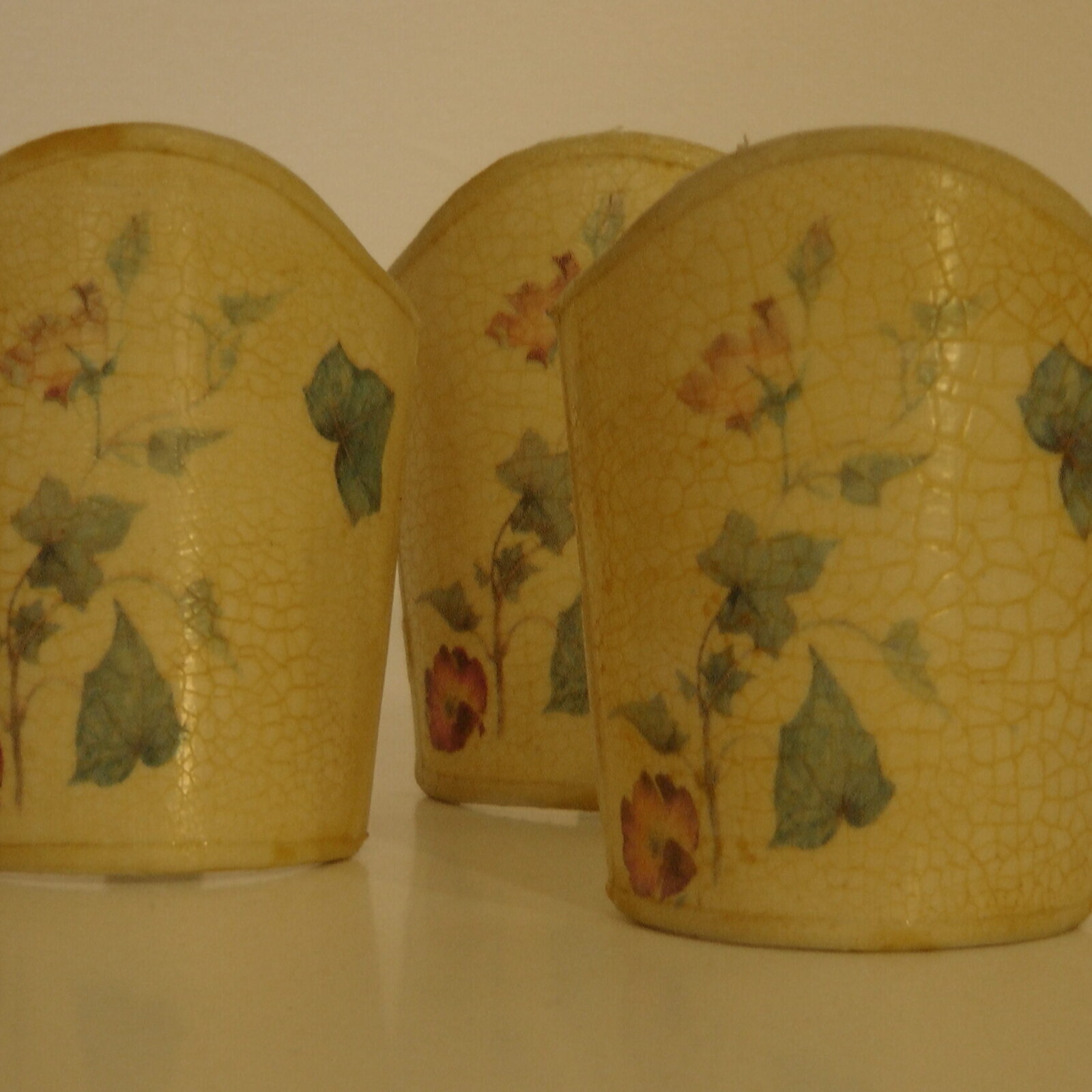 Paralumi personalizzati con tecnica decoupage Paralumi personalizzati floreali con tecnica decoupage