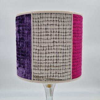 Paralume cilindrico in tessuto a quadretti, grigio, viola e fucsia - Versione lampada da tavolo