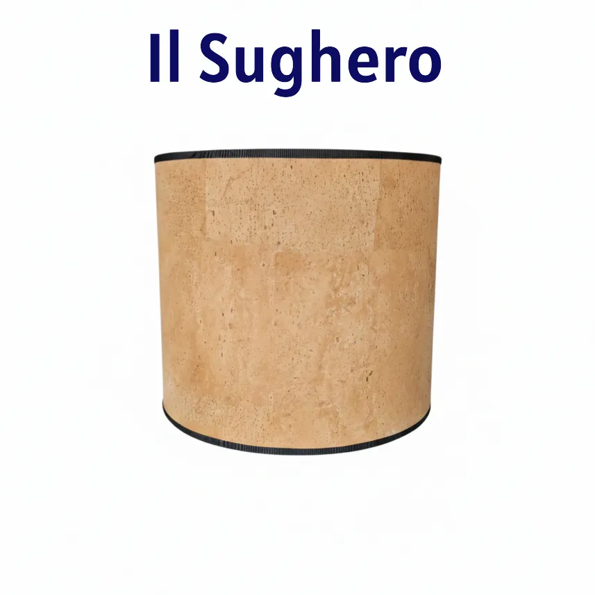 paralume-cilindrico-sughero-naturale-artigianale Design organico: paralume cilindrico in sughero naturale, ideale per uno stile moderno e sostenibile.
