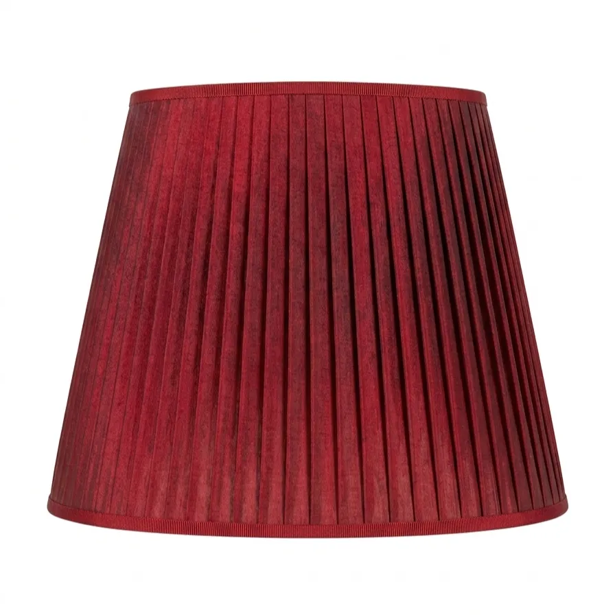 Paralume a tronco di cono in organza bordeaux plissettato con finitura in passamaneria gros grain - Paralumi e Lumi Prato