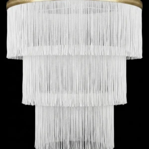 Paralumi a sospensione a più strati, realizzati con frange lunghe e bianche, che creano un effetto chandelier